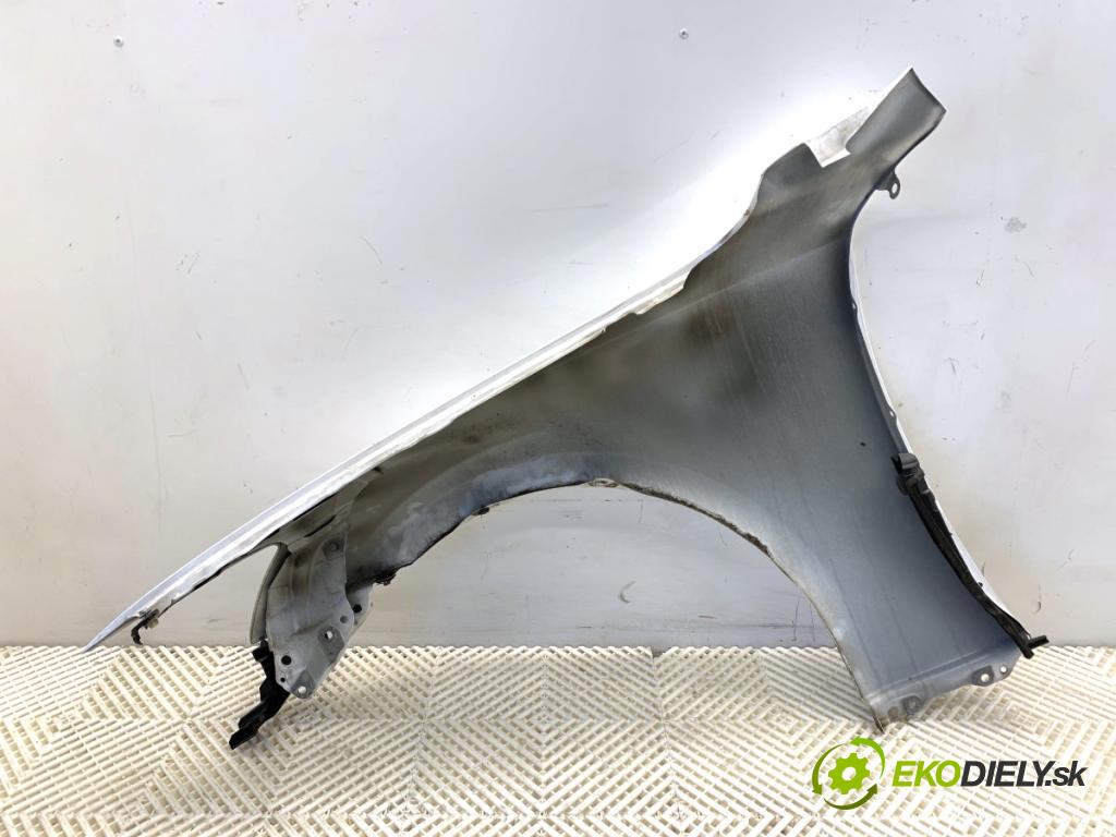 LEXUS IS sedan 2015 180 kW 200t (ASE30) 1998 Blatník pravy predný