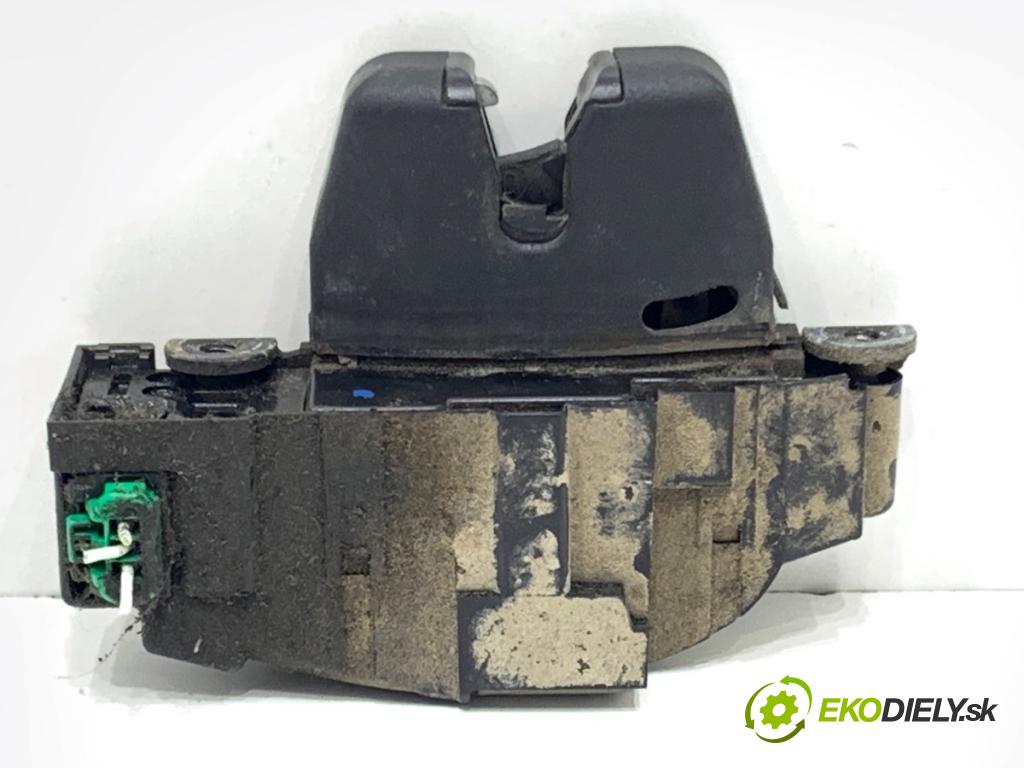 PEUGEOT 207 Kombi 2009 66 kW 1.6 HDi 1560 zámok dverí zad