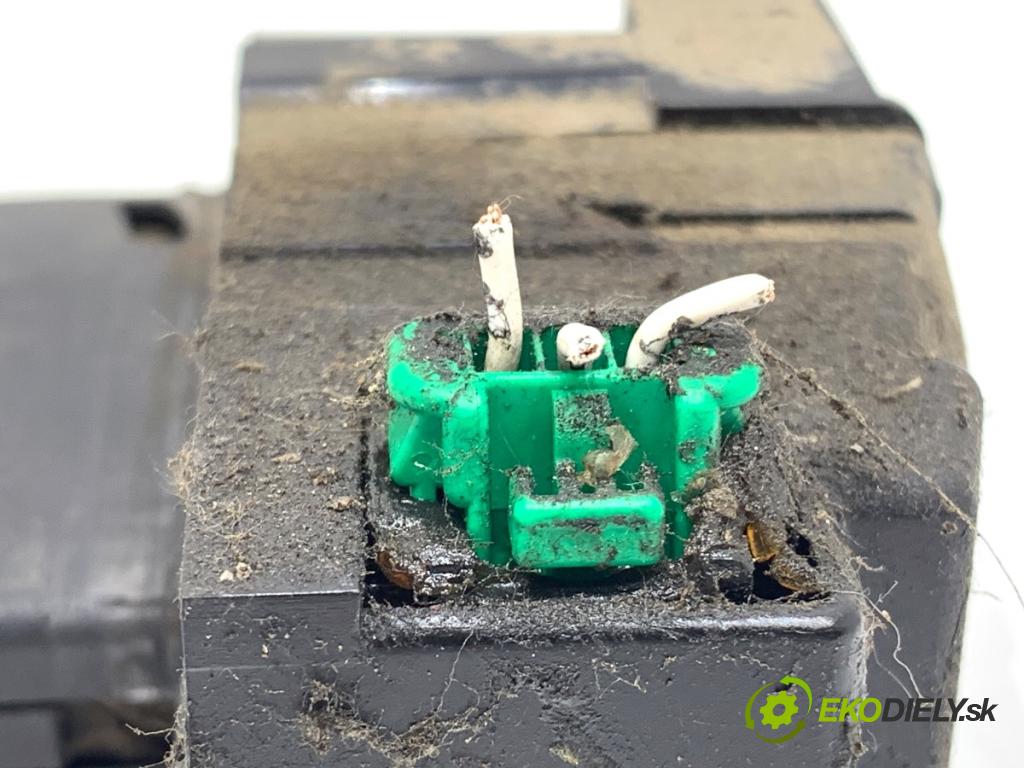 PEUGEOT 207 Kombi 2009 66 kW 1.6 HDi 1560 zámok dverí zad