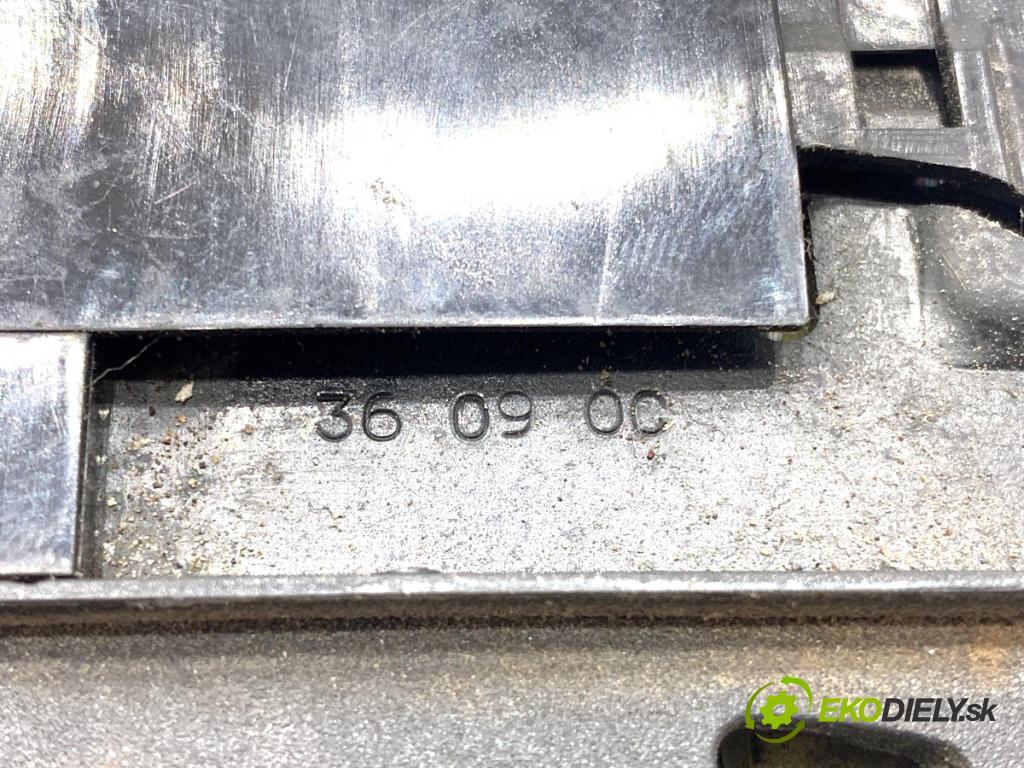 PEUGEOT 207 Kombi 2009 66 kW 1.6 HDi 1560 zámok dverí zad