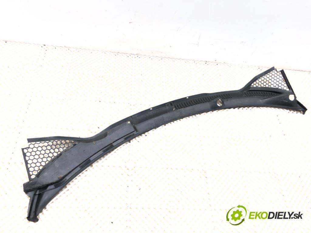 PEUGEOT 207 Kombi 2009 66 kW 1.6 HDi 1560 torpédo plast pod čelní okno 96318458 (Plast pod čelním sklem)