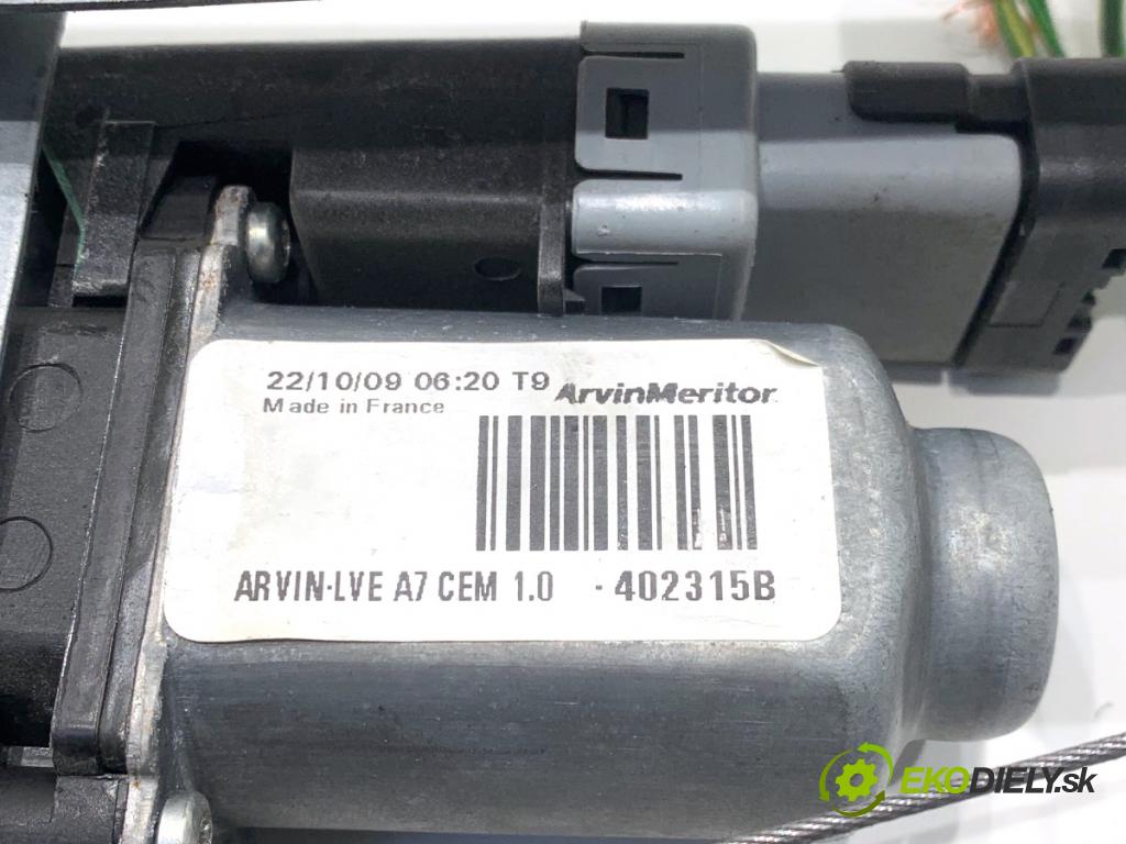 PEUGEOT 207 Kombi 2009 66 kW 1.6 HDi 1560 mechanismus okna levý přední část 402315B