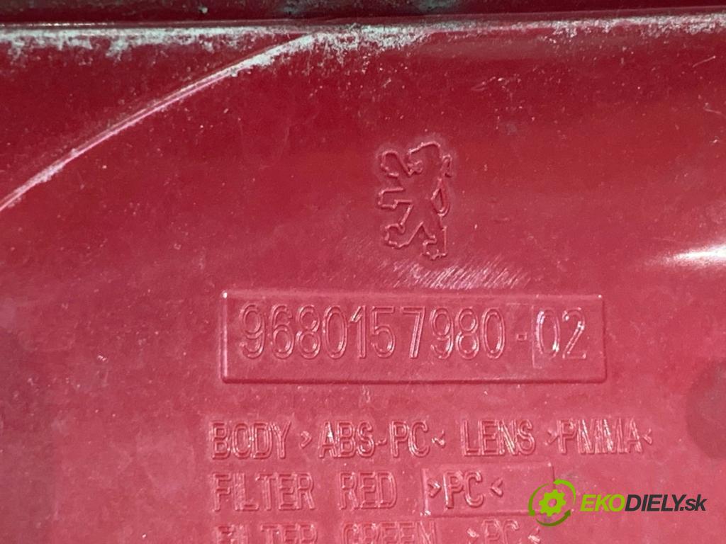 PEUGEOT 207 Kombi 2009 66 kW 1.6 HDi 1560 světlo pravý zadní část 9680157980
