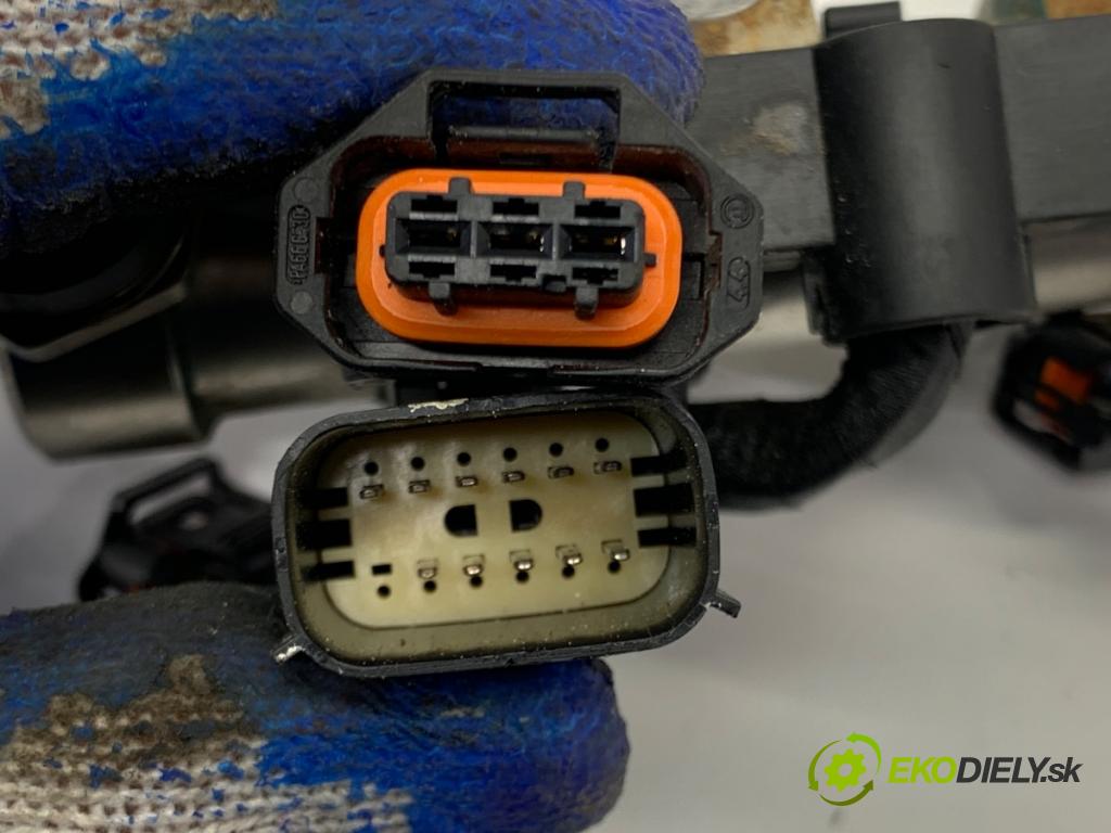 OPEL INSIGNIA A Kombi 2011 162 kW 2.0 Turbo (35) 1998 lišta vstřikovací 12621643 (Vstřikovací lišta)