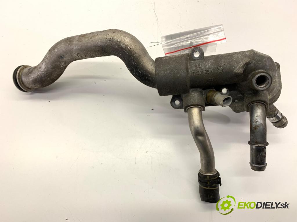 OPEL INSIGNIA A Kombi 2011 162 kW 2.0 Turbo (35) 1998 obal termostatu 12605853 (Pouzdro termostatu)