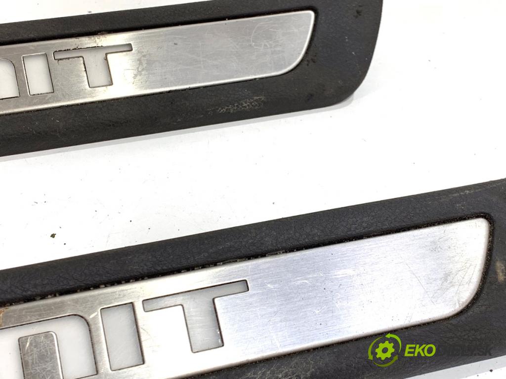 JEEP GRAND CHEROKEE WK SUV 2014 184 kW 3.0 CRD V6 4x4 2987 Lišta gumy pedálu prahová LED 5SQ04LU5AC 5SQ05LU5AC