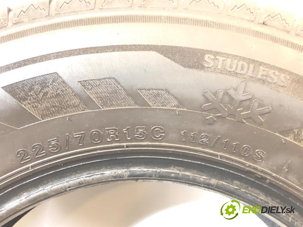 --- ---      PNEUMATIKA: zima 1X 225/70 15" ZEETEX