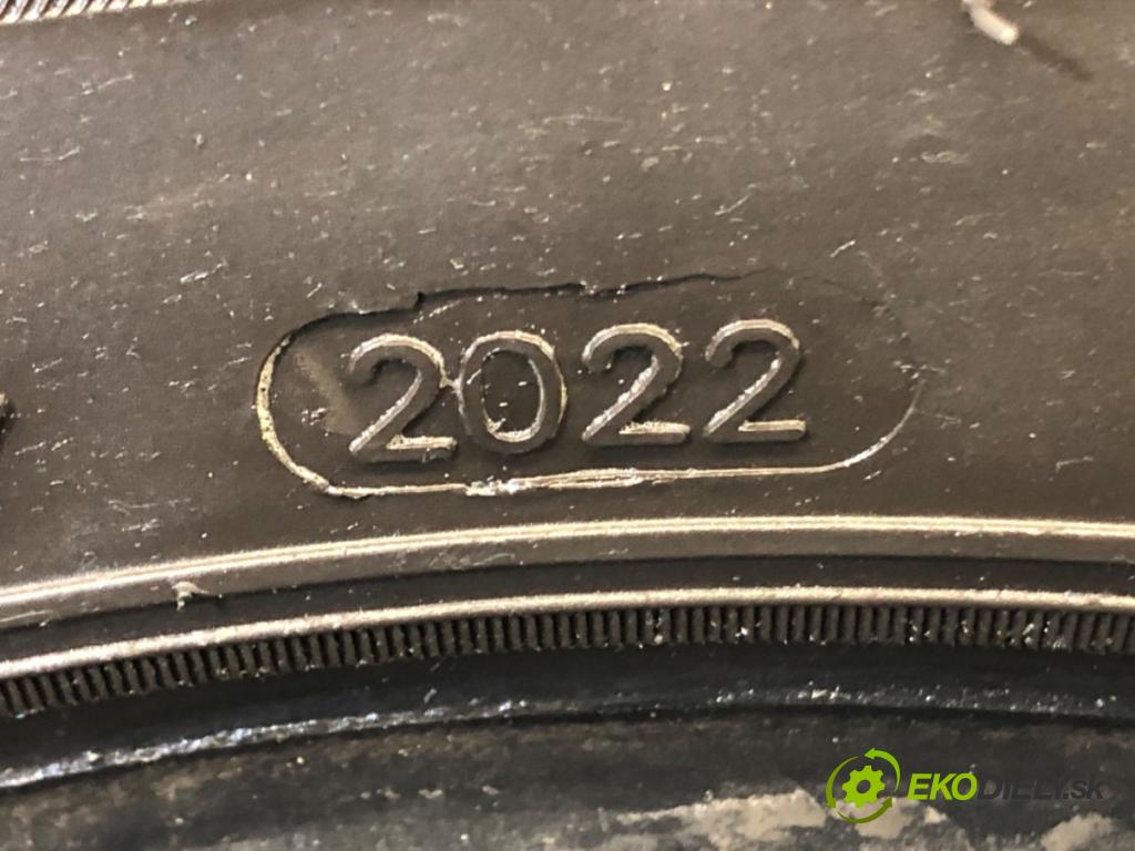 --- ---      PNEUMATIKA: zima 1X 225/70 15" ZEETEX