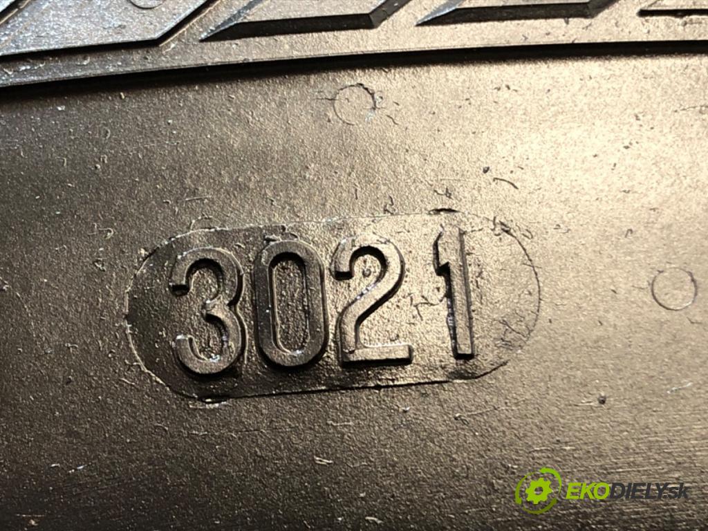 --- ---      PNEUMATIKY: PARA: VÍCENÁ SEZÓNA: 225/70 15" CONTINENTAL