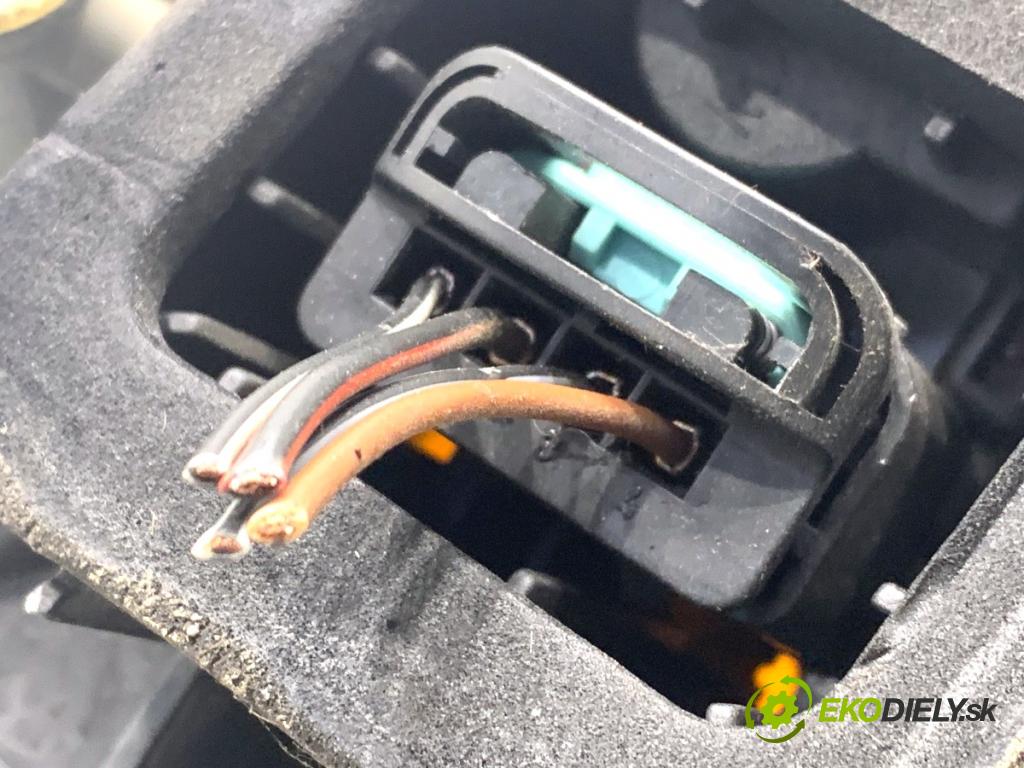 VW GOLF V liftback 2008 103 kW 1.4 TSI 1390 Svetlo ľavy zad 1K6945095AC