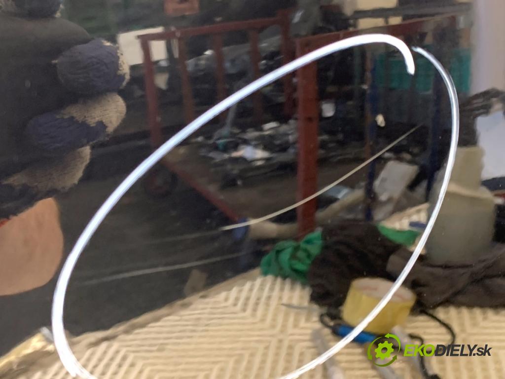 BMW G05 SUV 2020 195 kW xDrive 30 d 2993 dveře pravý přední část 475