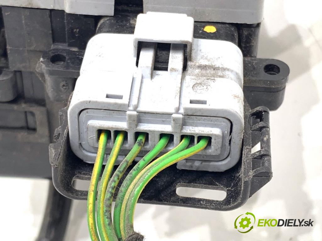 PEUGEOT 207 Kombi 2009 66 kW 1.6 HDi 1560 zámok Dvere ľavy predný 24087158