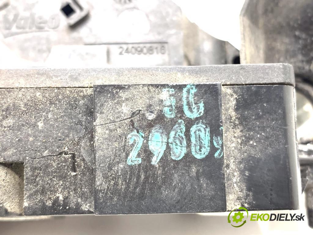 PEUGEOT 207 Kombi 2009 66 kW 1.6 HDi 1560 zámok Dvere ľavy predný 24087158