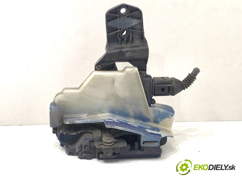 VW PASSAT B5 FL sedan 2001 96 kW 1.9 TDI 4motion 1896 zámok Dvere pravy zad 