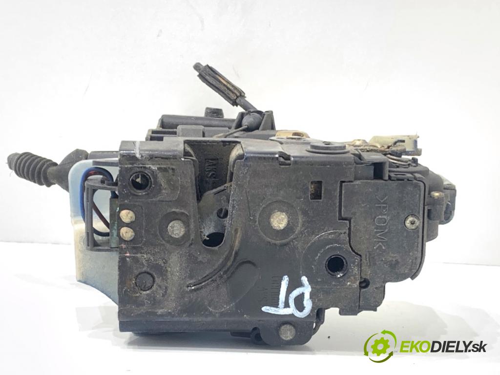 VW PASSAT B5 FL sedan 2001 96 kW 1.9 TDI 4motion 1896 zámok Dvere pravy zad