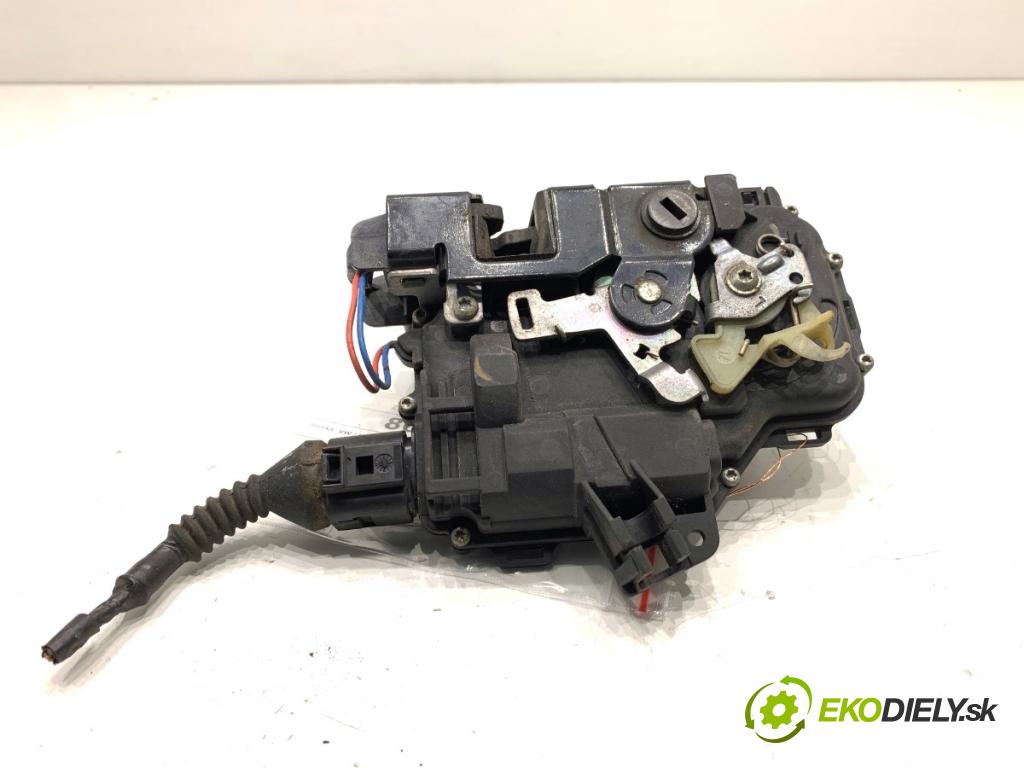 VW PASSAT B5 FL sedan 2001 96 kW 1.9 TDI 4motion 1896 zámok Dvere ľavy zad