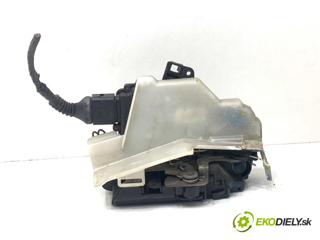 VW PASSAT B5 FL sedan 2001 96 kW 1.9 TDI 4motion 1896 zámok Dvere ľavy predný