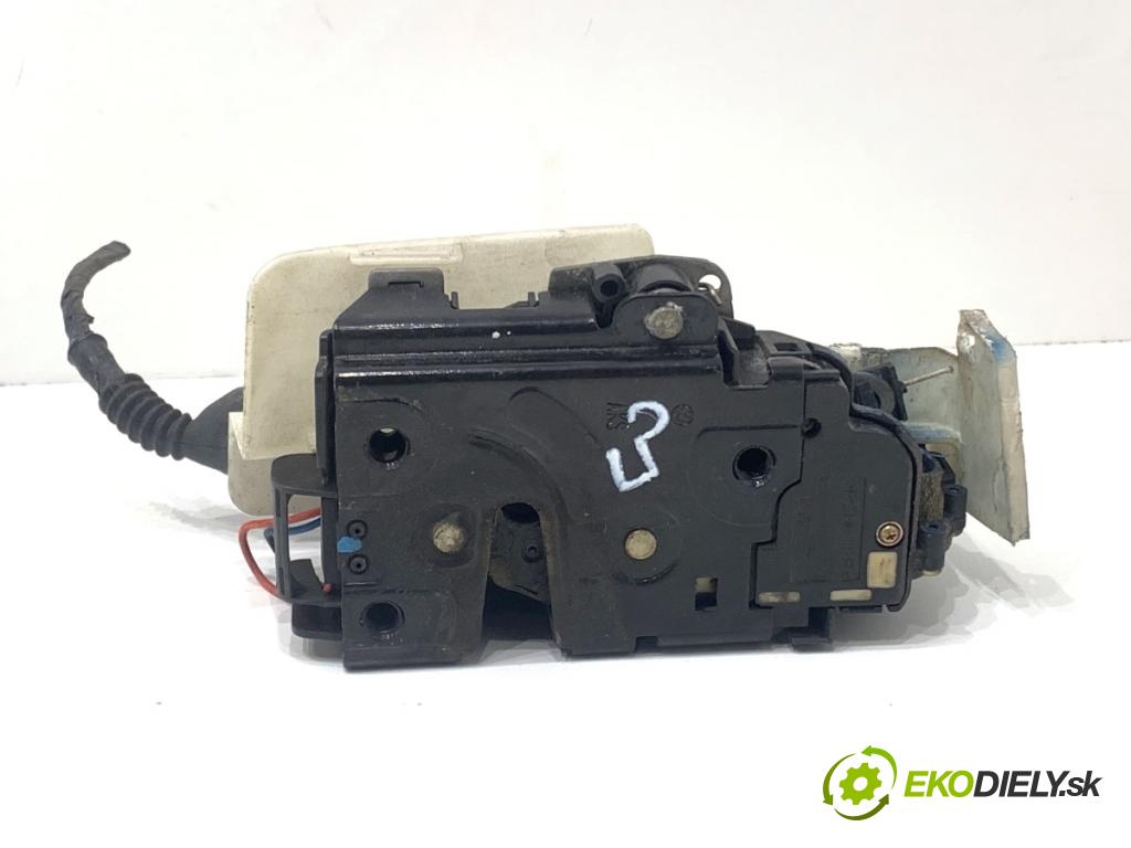 VW PASSAT B5 FL sedan 2001 96 kW 1.9 TDI 4motion 1896 zámok Dvere ľavy predný