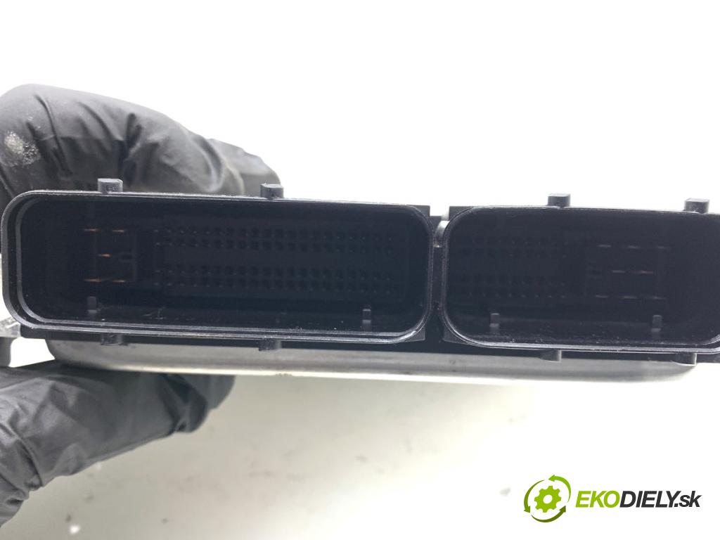 VW PASSAT B5 FL sedan 2001 96 kW 1.9 TDI 4motion 1896 řídící jednotka motora 038906019DS (Řídicí jednotka)