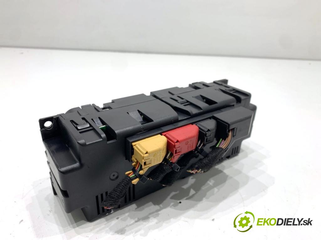 VW PASSAT B5 FL sedan 2001 96 kW 1.9 TDI 4motion 1896 Panel ovládania kúrenia  (Prepínacie páčky pod volantom)