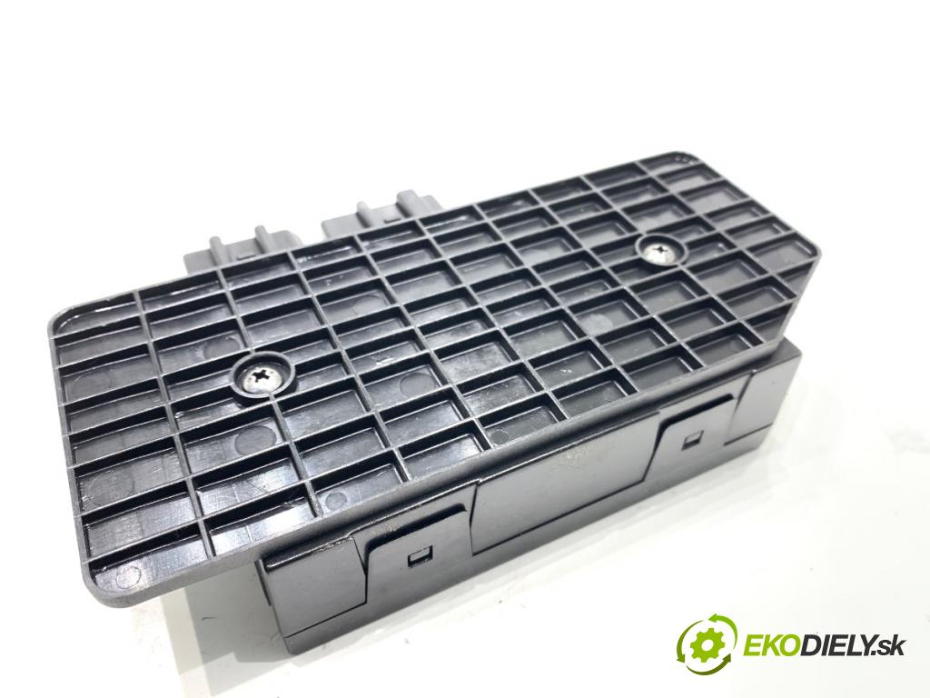 VW PASSAT B5 FL sedan 2001 96 kW 1.9 TDI 4motion 1896 modul komfortu 1C0959799B (Komfortní modul)