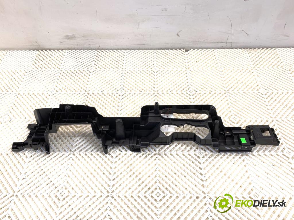 BMW G05 SUV 2020 195 kW xDrive 30 d 2993 lišta uchycení kufra levé 7438235