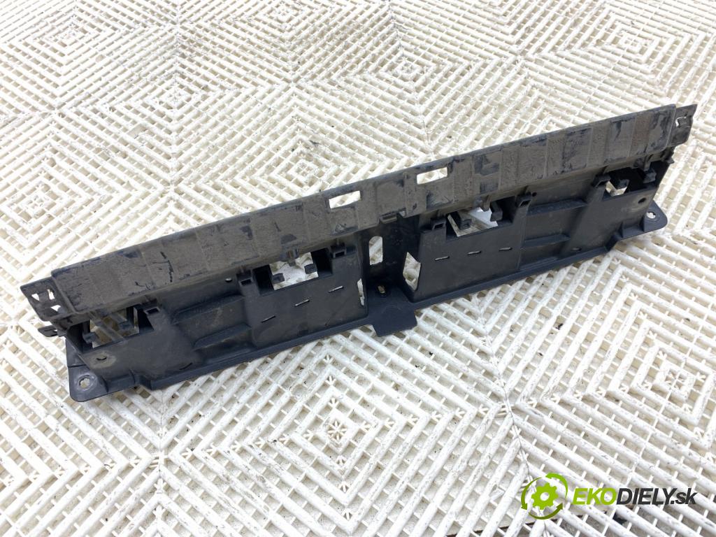 BMW G05 SUV 2020 195 kW xDrive 30 d 2993 Úchyt nárazníka zad stredový 7420650