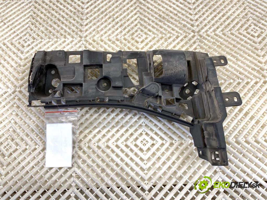 BMW G05 SUV 2020 195 kW xDrive 30 d 2993 Úchyt nárazníka pravy zad 8069246