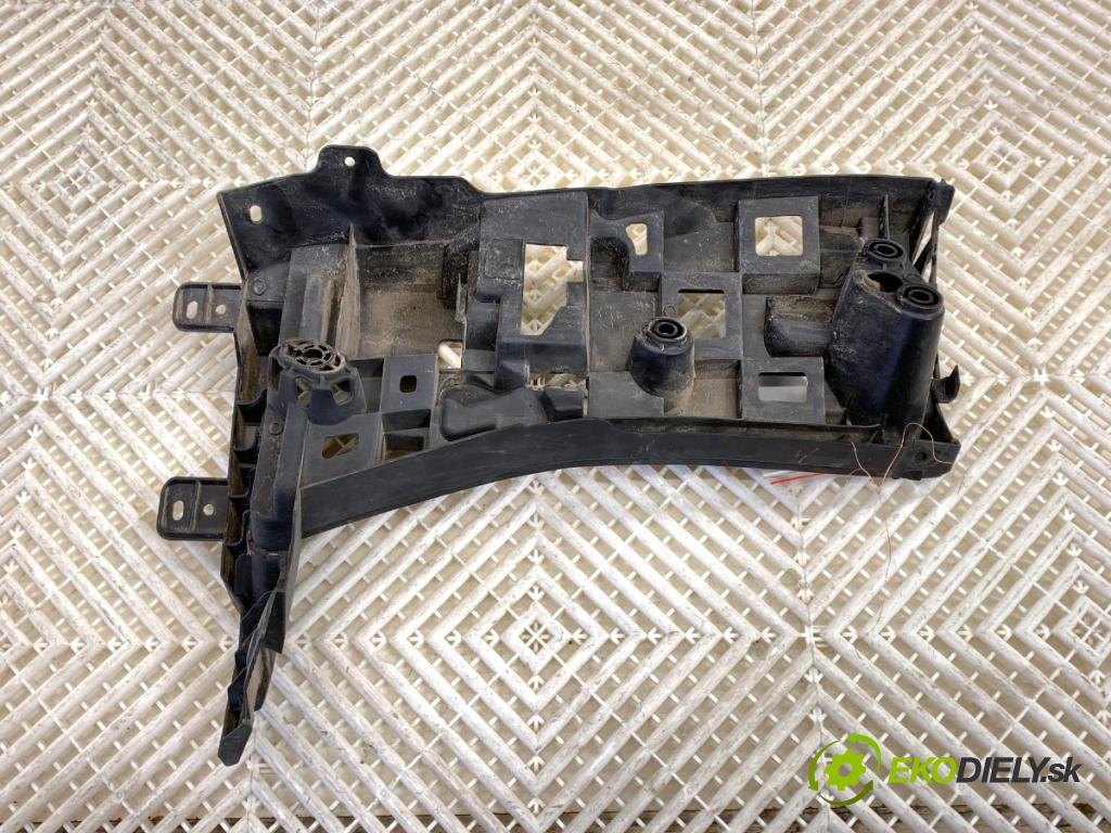 BMW G05 SUV 2020 195 kW xDrive 30 d 2993 úchyt nárazníka pravý zadní část 8069246