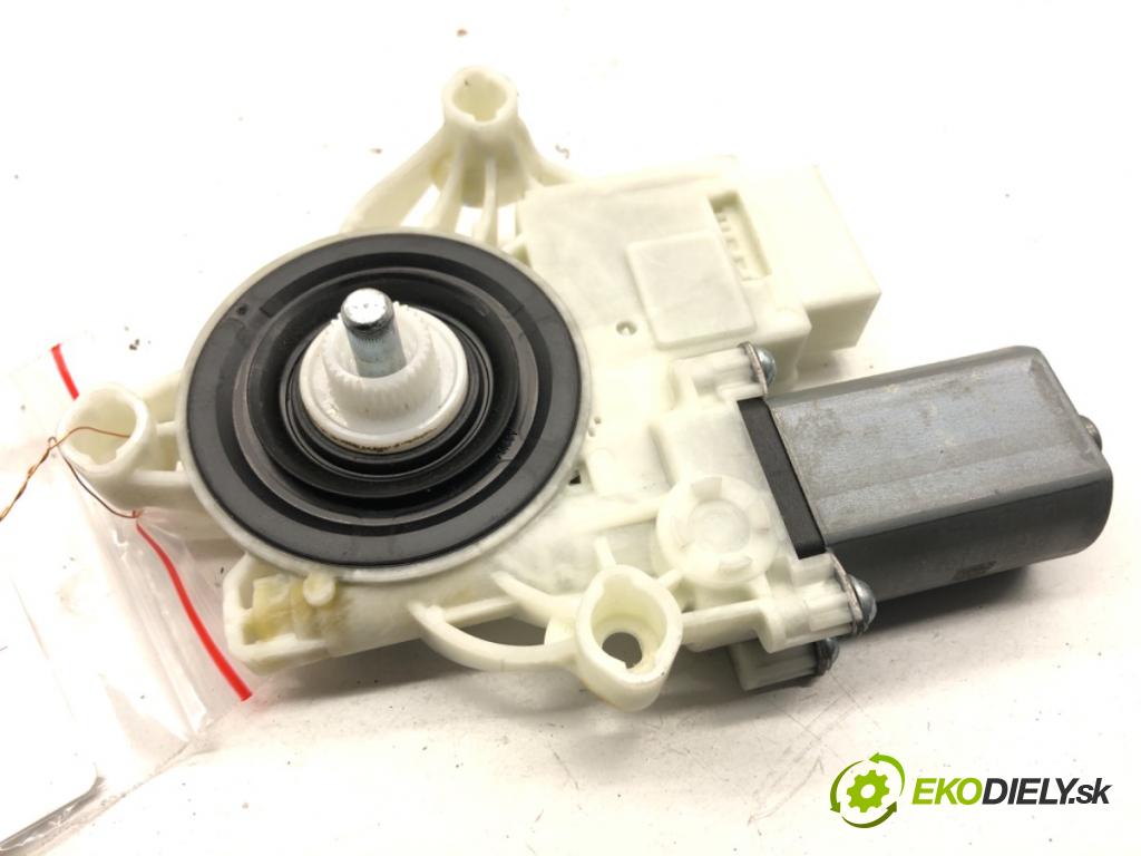 BMW G05 SUV 2020 195 kW xDrive 30 d 2993 Motor sťahovania okna ľavy zad 9479073