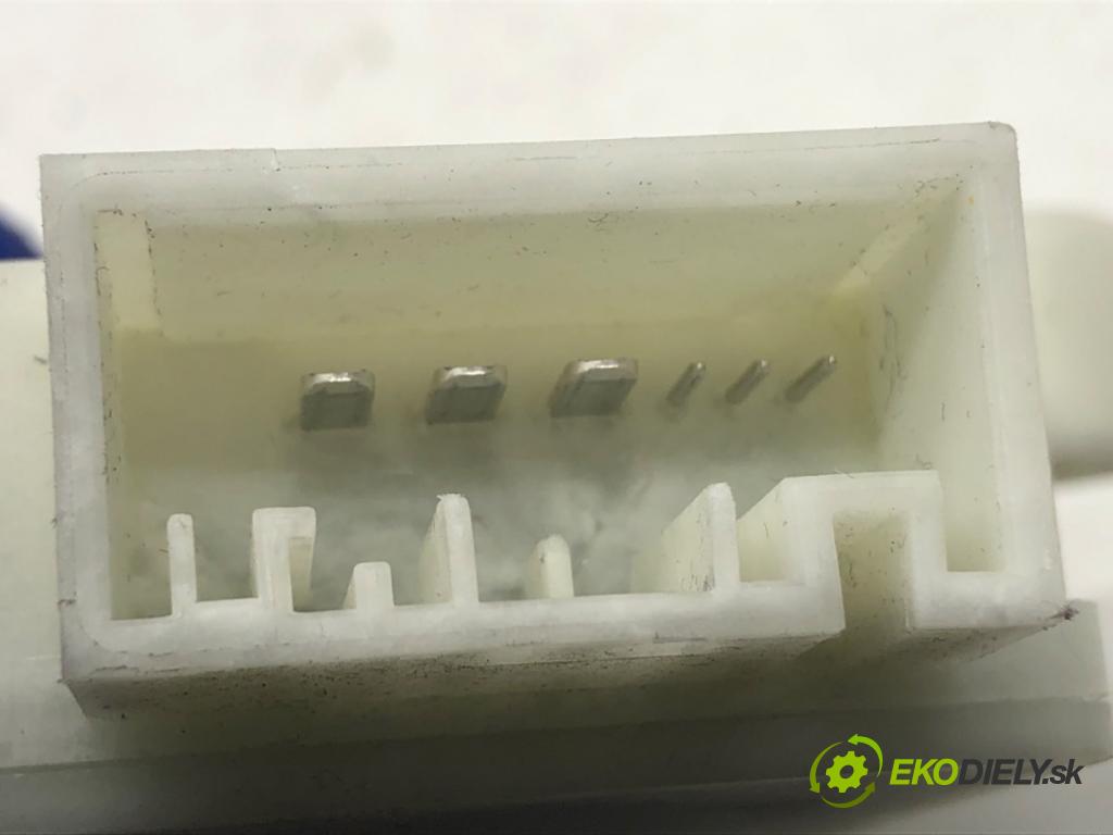 BMW G05 SUV 2020 195 kW xDrive 30 d 2993 Motor sťahovania okna ľavy zad 9479073