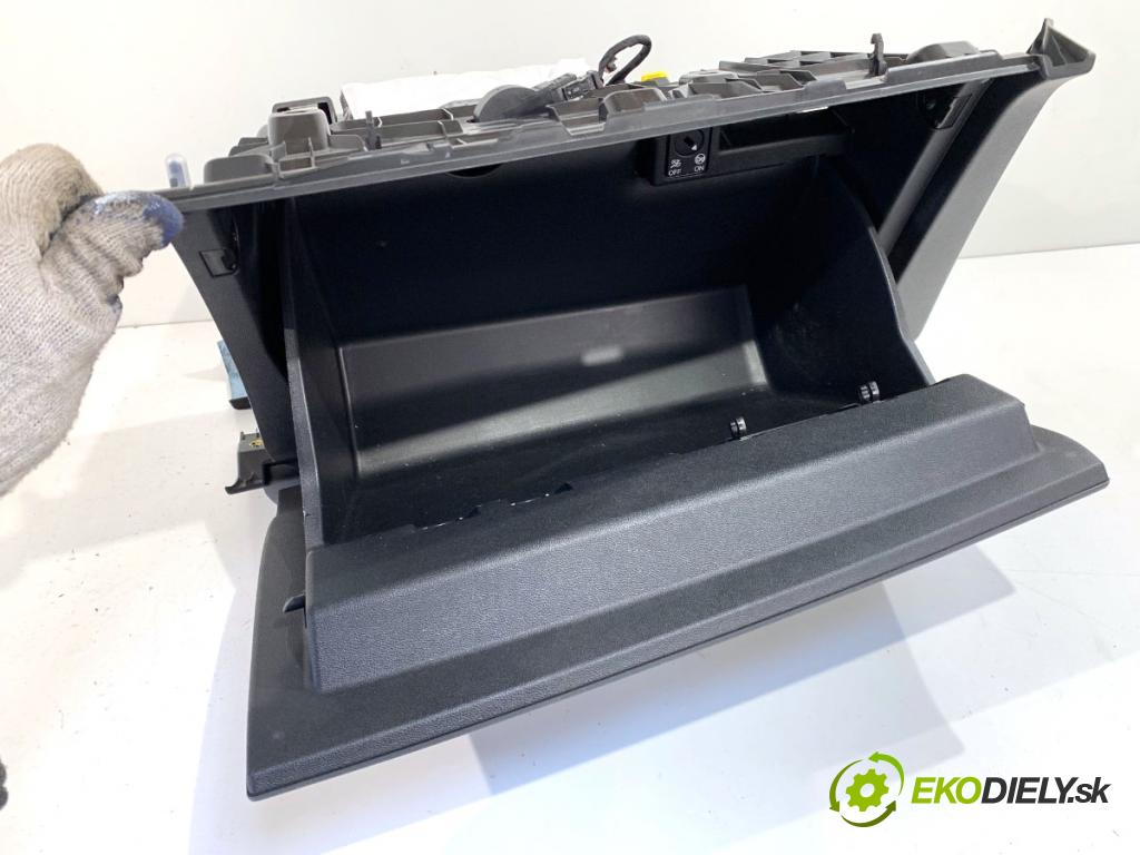 AUDI Q4 SUV 2023 150 kW 40 e-tron  Priehradka, kastlík spolujazdca 89B857035 (Priehradka (kastlík))