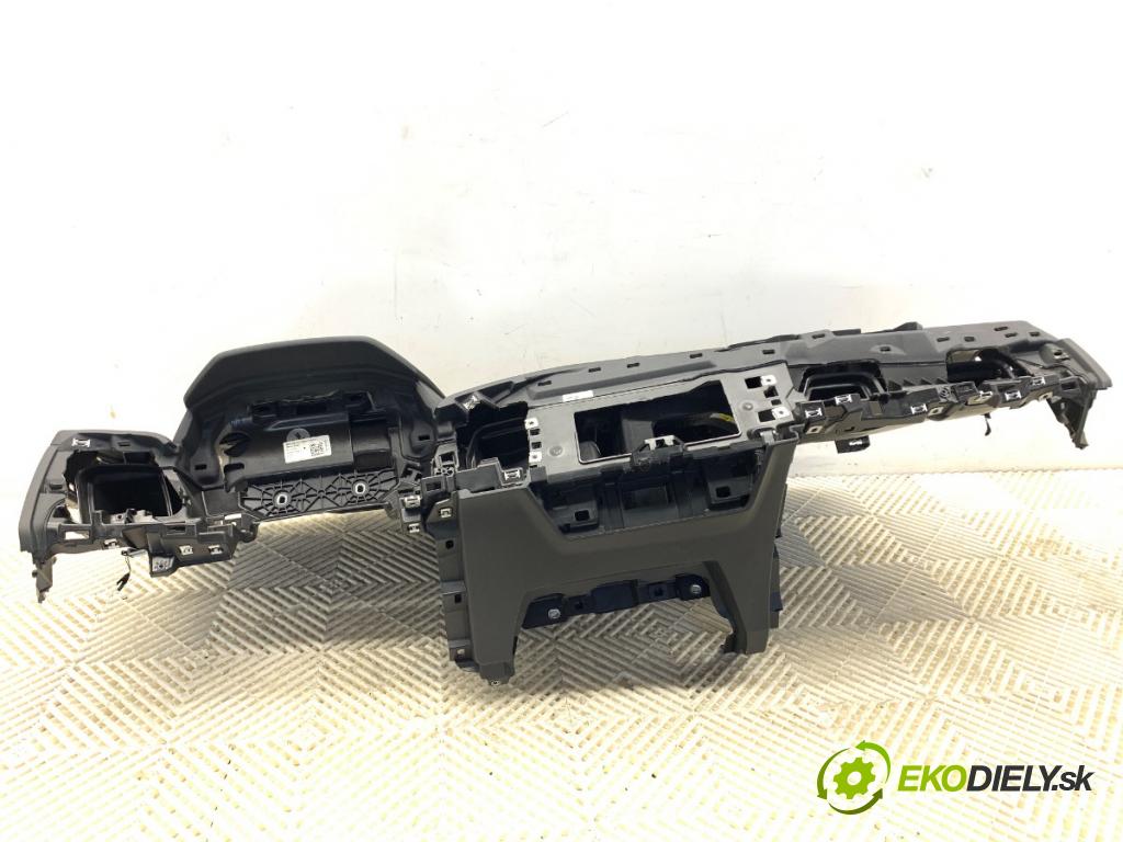 AUDI Q4 SUV 2023 150 kW 40 e-tron  palubní doska 89B857001 (Palubní deska)