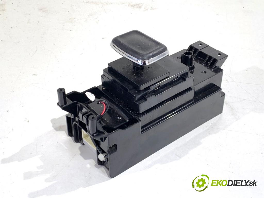 LEXUS IS sedan 2019 133 kW 300h (AVE30_) 2494 Panel ovládania navigácie 84780-53192