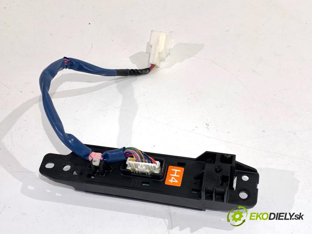 LEXUS IS sedan 2019 133 kW 300h (AVE30_) 2494 Dislpej 76H710-LHD