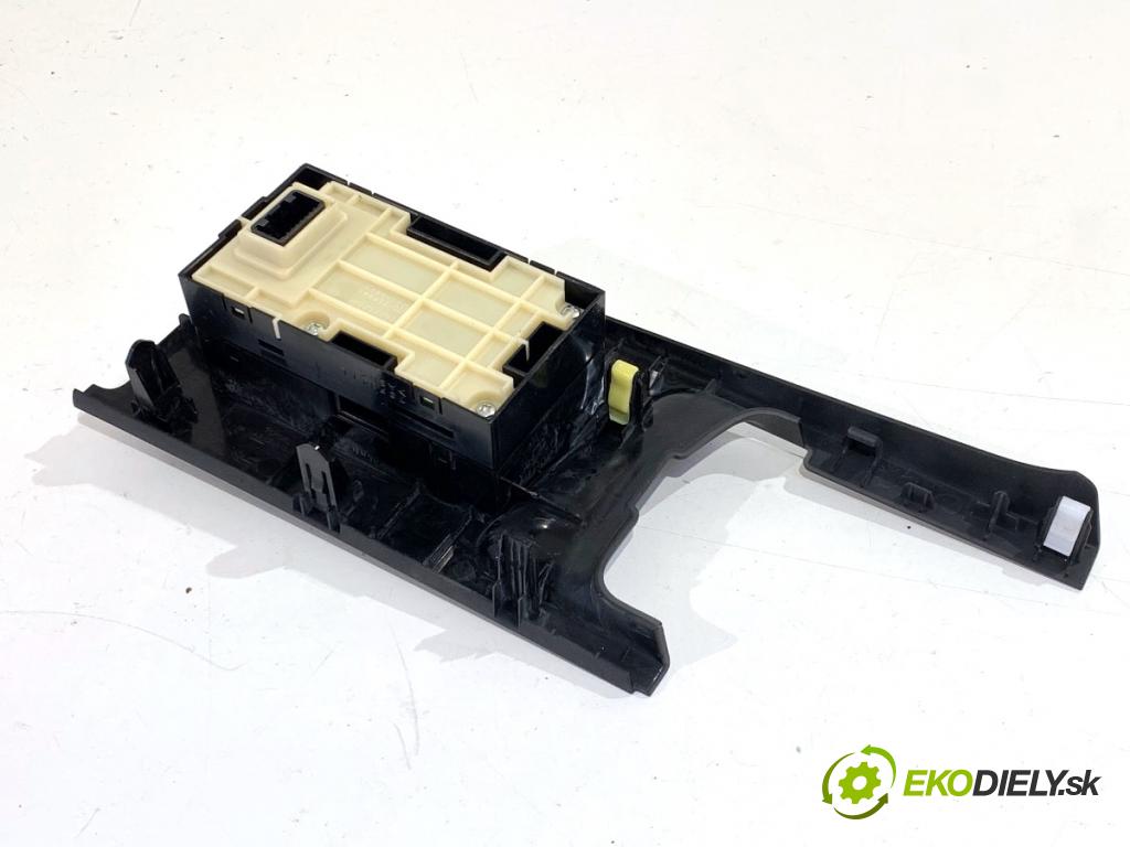 LEXUS IS sedan 2019 133 kW 300h (AVE30_) 2494 přepínač MODE JAZDY 75F941