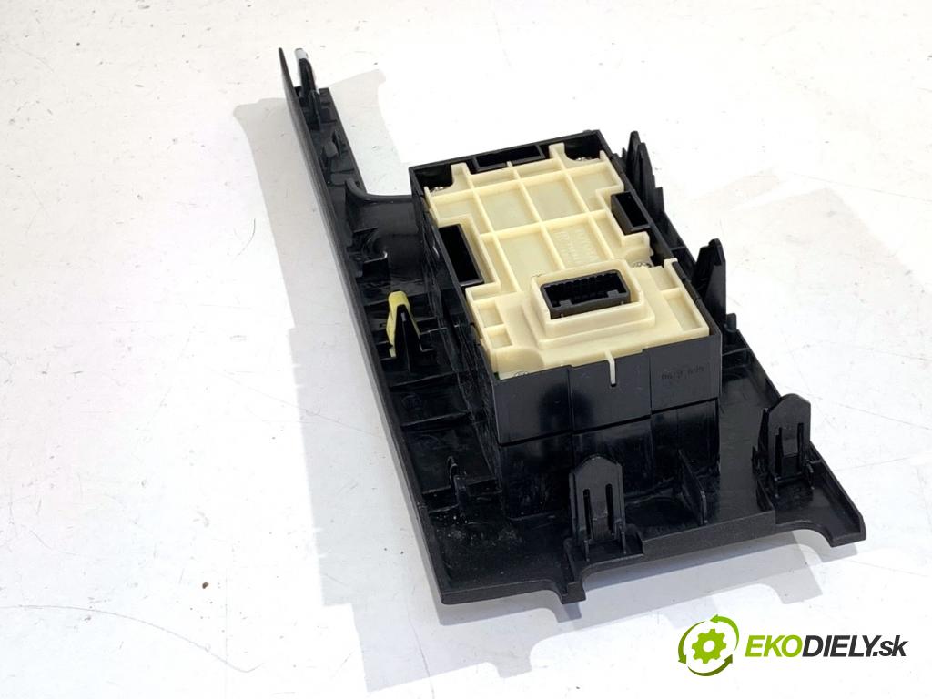 LEXUS IS sedan 2019 133 kW 300h (AVE30_) 2494 přepínač MODE JAZDY 75F941