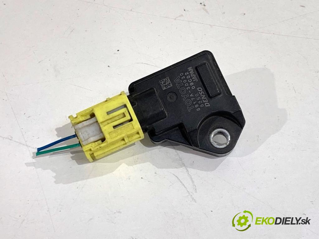 LEXUS IS sedan 2019 133 kW 300h (AVE30_) 2494 Snímač nárazu 89173-30170 (Snímač nárazu)