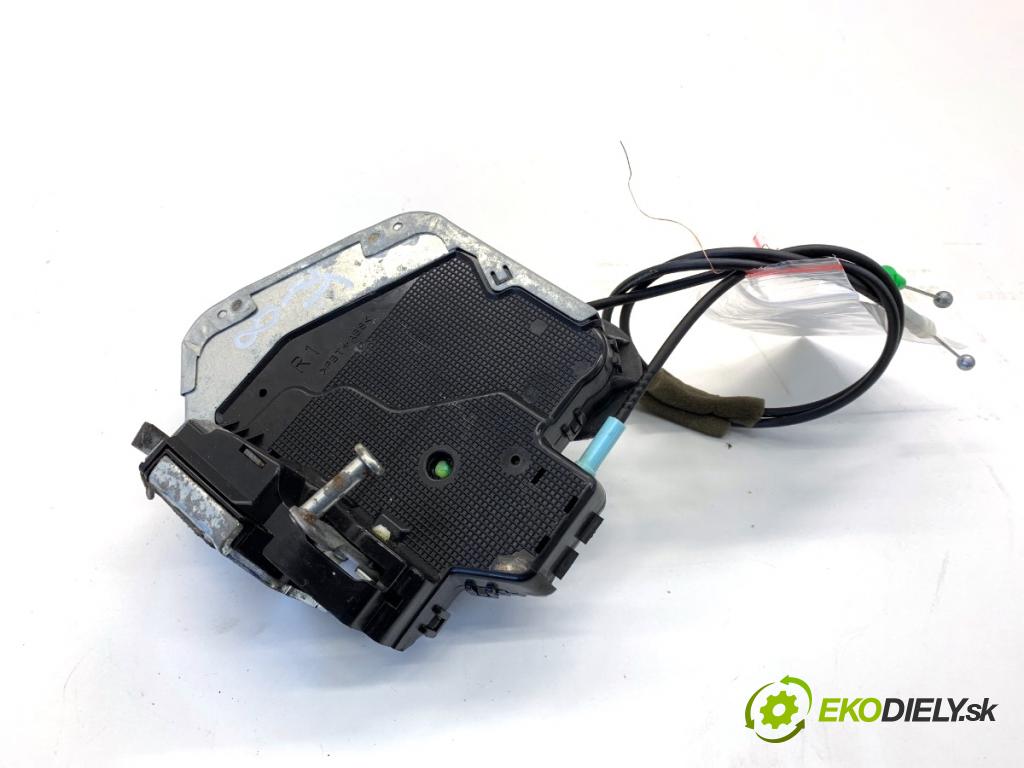 LEXUS IS sedan 2015 180 kW 200t (ASE30) 1998 zámok dveře pravý zadní část 