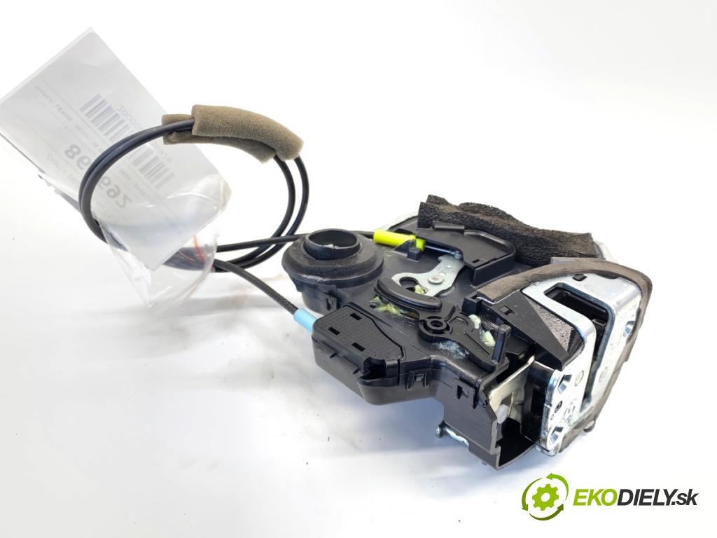 LEXUS IS sedan 2015 180 kW 200t (ASE30) 1998 zámok Dvere pravy zad