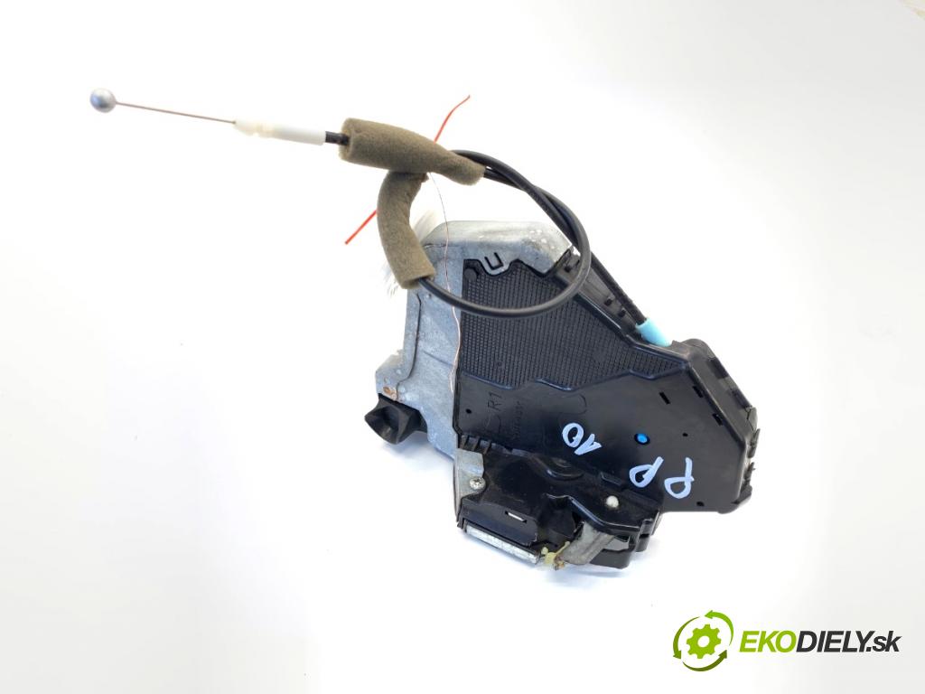 LEXUS IS sedan 2015 180 kW 200t (ASE30) 1998 zámok dveře pravý přední část 