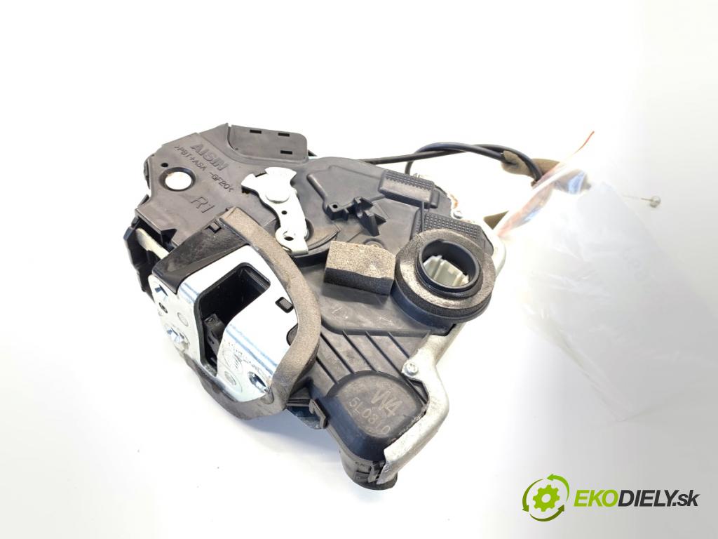 LEXUS IS sedan 2015 180 kW 200t (ASE30) 1998 zámok Dvere pravy predný