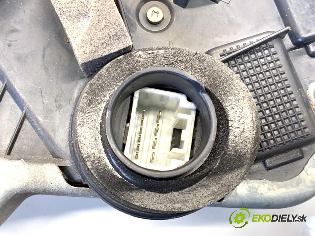 LEXUS IS sedan 2015 180 kW 200t (ASE30) 1998 zámok Dvere pravy predný