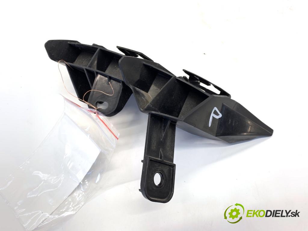 LEXUS IS sedan 2015 180 kW 200t (ASE30) 1998 úchyt nárazníka pravý zadní část 52562-53030