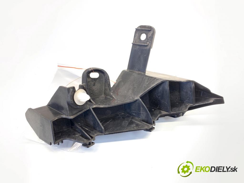 LEXUS IS sedan 2015 180 kW 200t (ASE30) 1998 úchyt nárazníka pravý zadní část 52562-53030