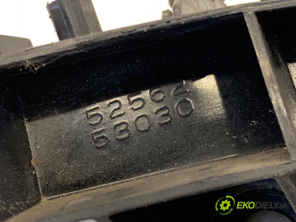 LEXUS IS sedan 2015 180 kW 200t (ASE30) 1998 úchyt nárazníka pravý zadní část 52562-53030