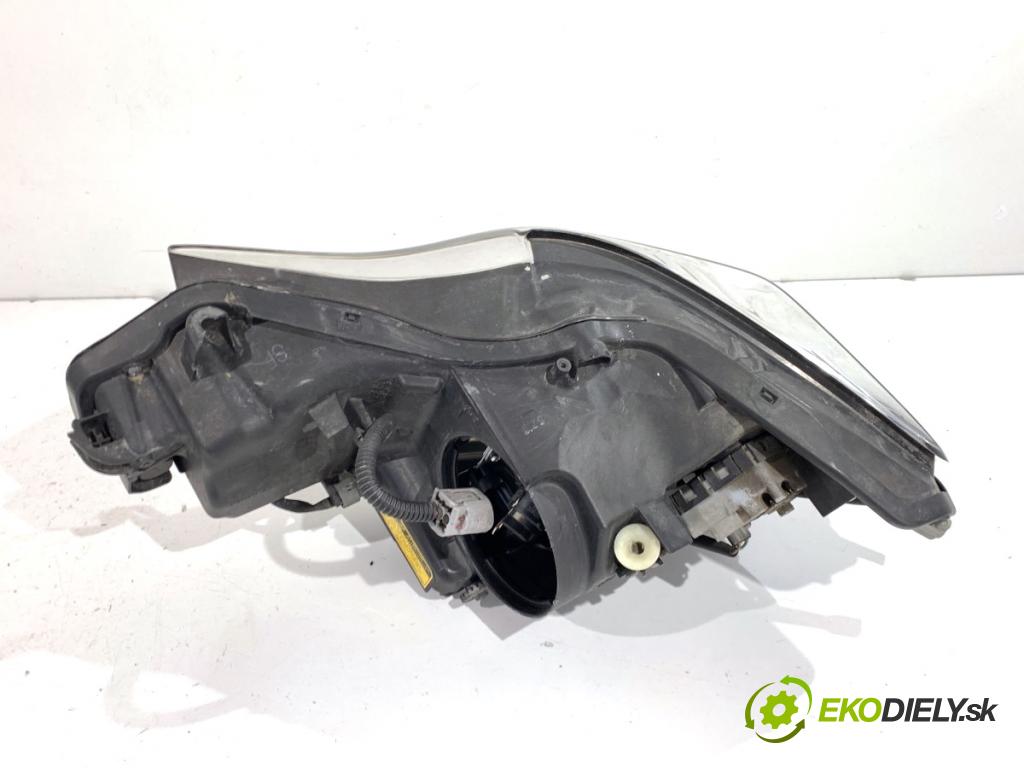 LEXUS IS sedan 2015 180 kW 200t (ASE30) 1998 světlomet pravý přední část