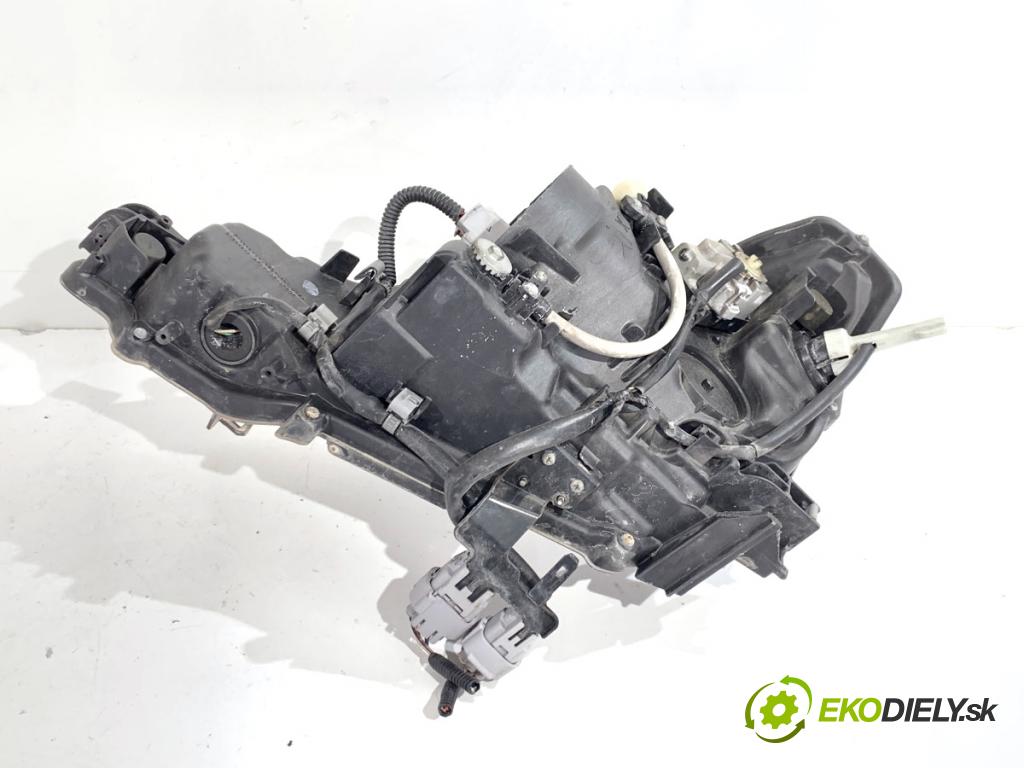 LEXUS IS sedan 2015 180 kW 200t (ASE30) 1998 světlomet pravý přední část