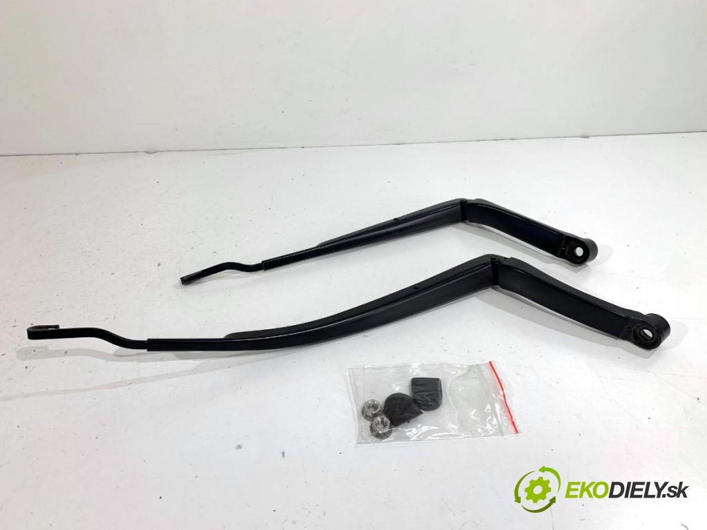 LEXUS IS sedan 2015 180 kW 200t (ASE30) 1998 Rameno stierače predný 