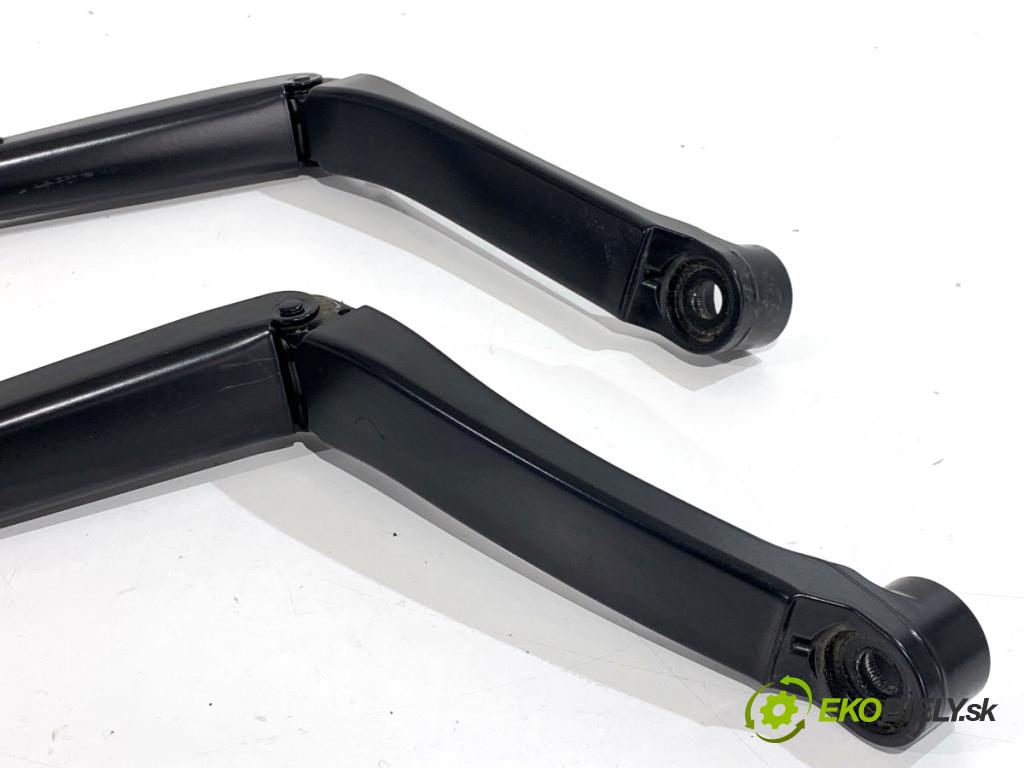 LEXUS IS sedan 2015 180 kW 200t (ASE30) 1998 Rameno stierače predný